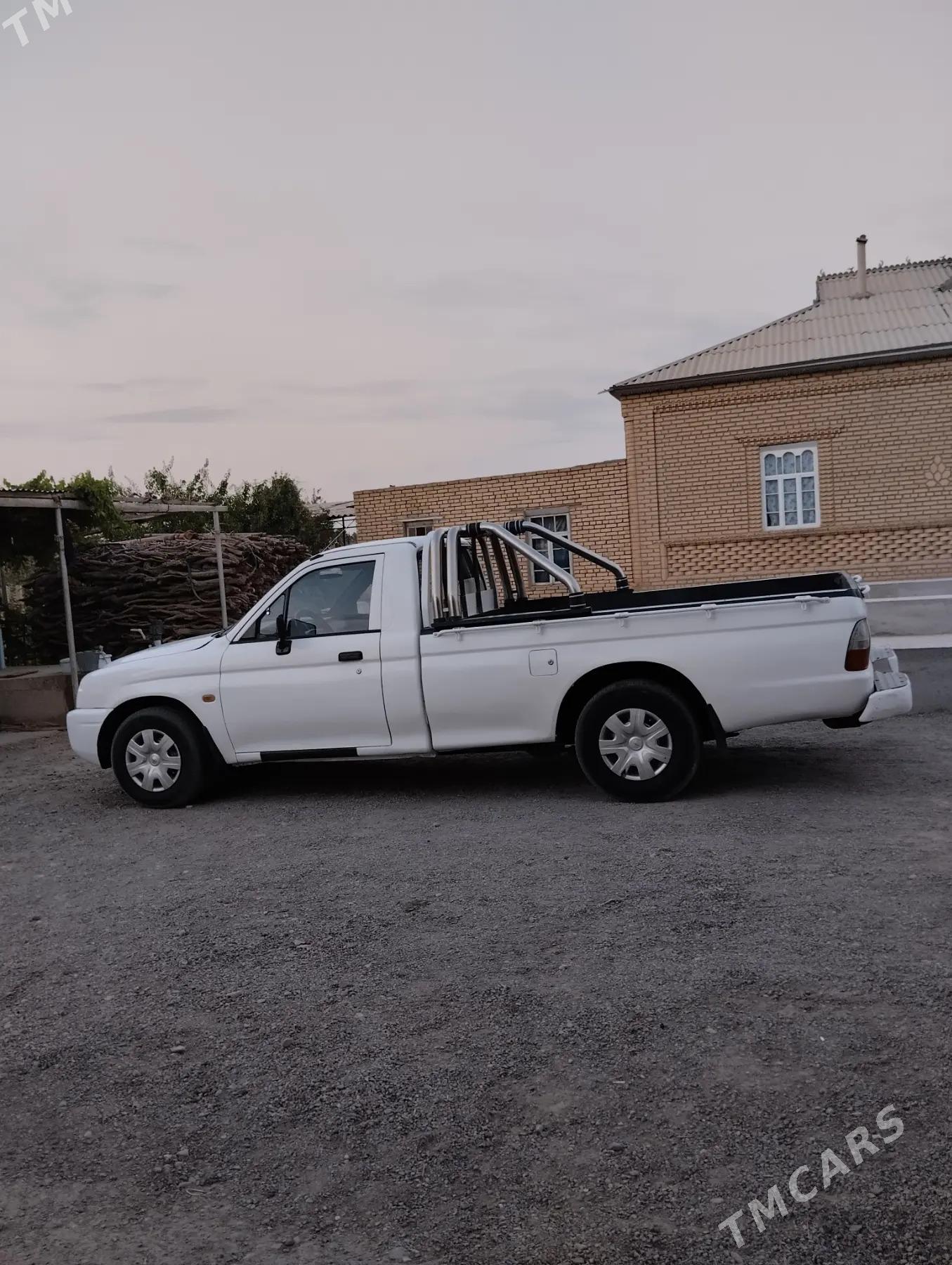 Mitsubishi L200 2000 - 60 000 TMT - Мары - img 1