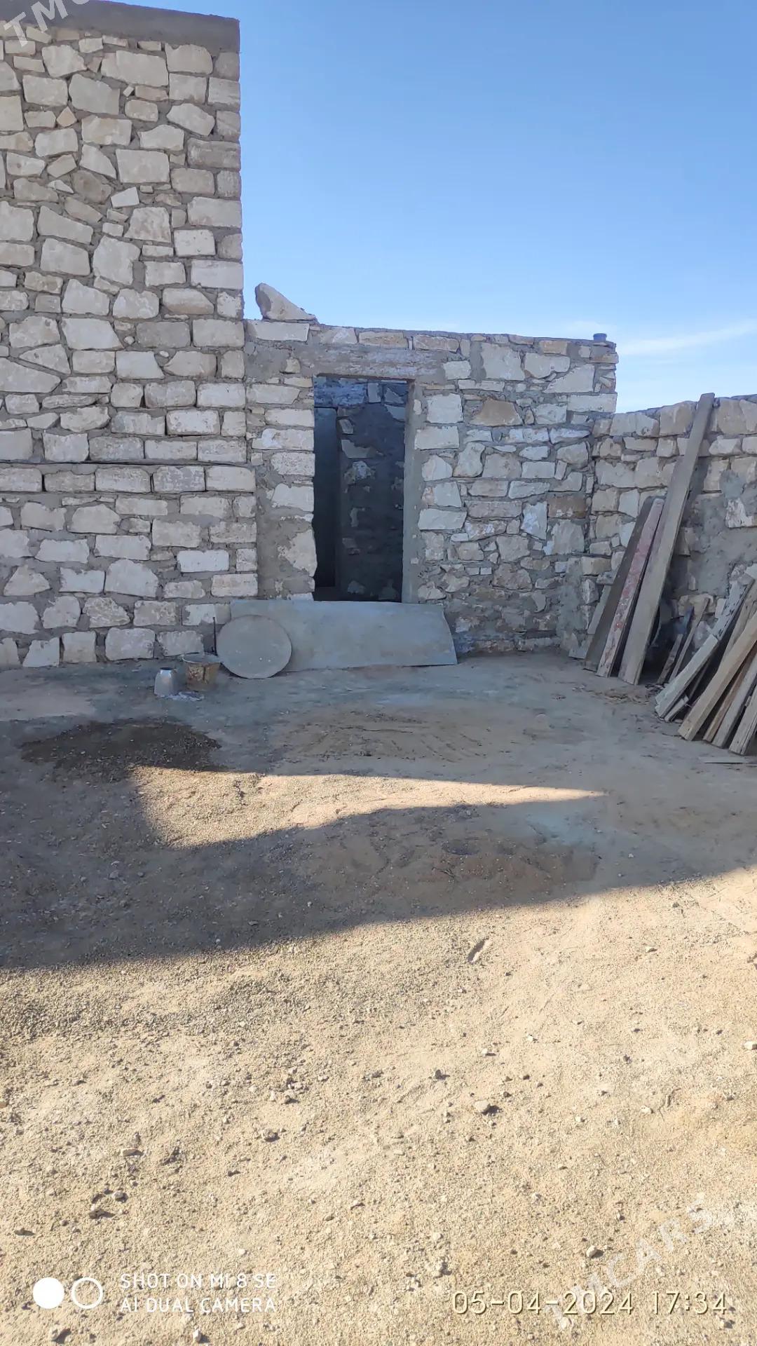 AKDASH NEDOSTROYNY JAY - Туркменбаши - img 1