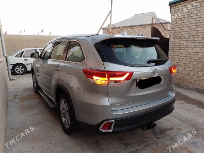 Toyota Highlander 2019 - 400 000 TMT - Мары - img 1
