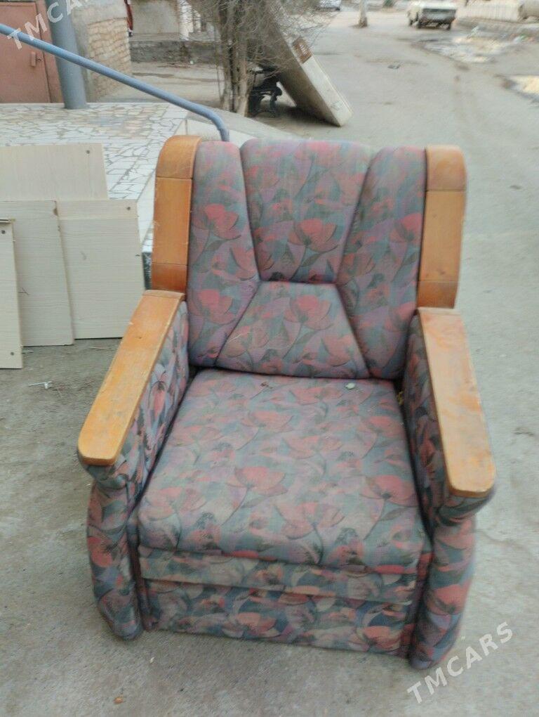 уголок - Туркменабат - img 1