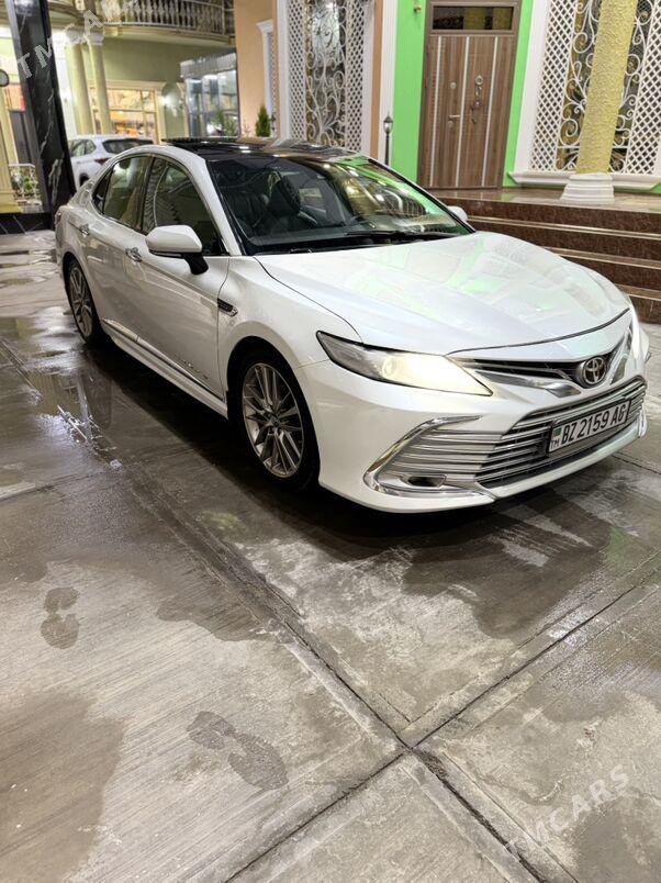 Toyota Camry 2018 - 320 000 TMT - Бузмеин - img 1
