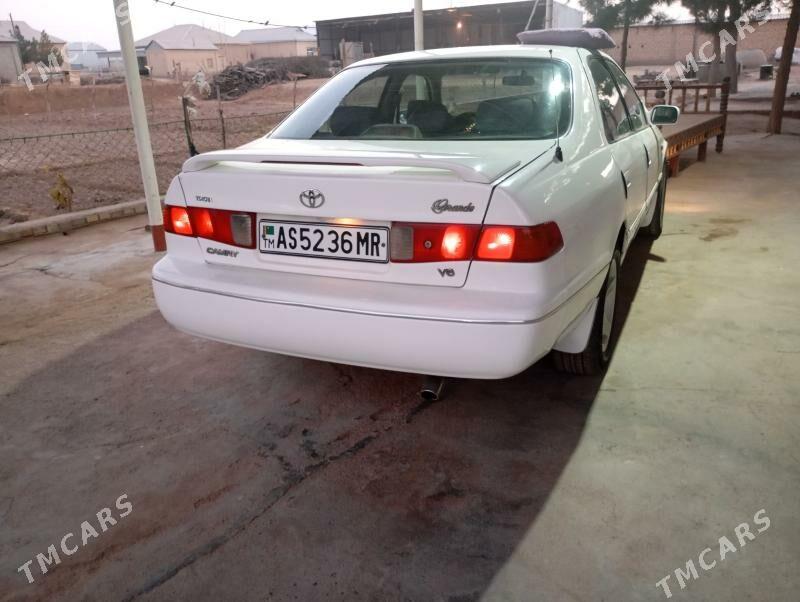 Toyota Camry 2001 - 140 000 TMT - Сакарчага - img 1