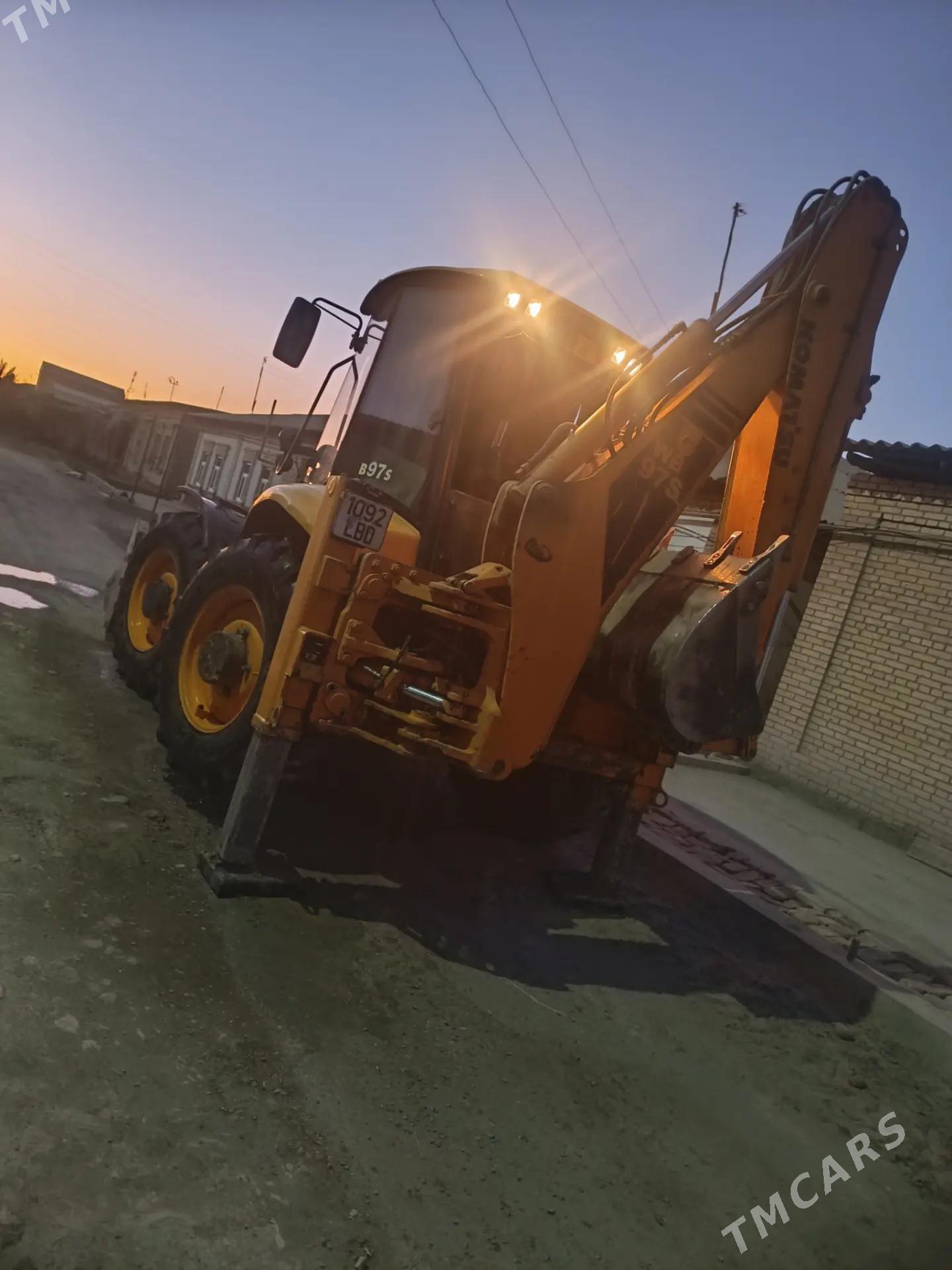 JCB 4CX ECO 2005 - 410 000 TMT - Çärjew - img 1