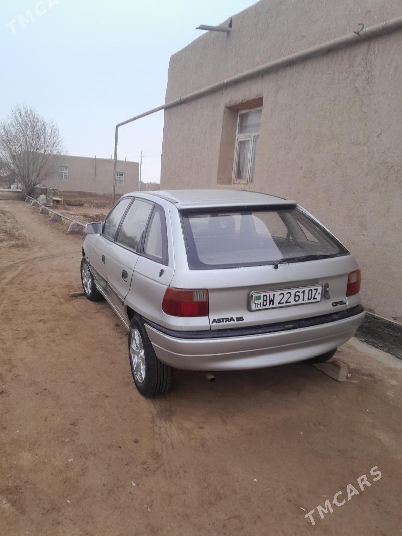 Opel Astra 1993 - 35 000 TMT - Ruhubelent etraby - img 1