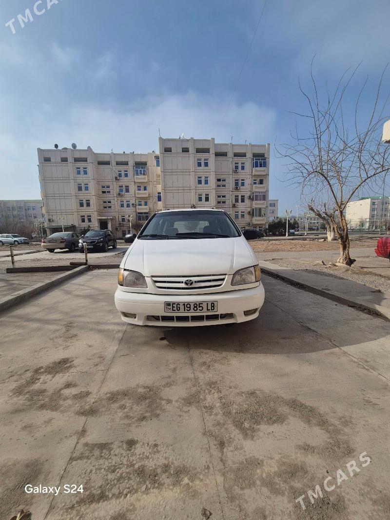 Toyota Sienna 2000 - 114 000 TMT - Туркменабат - img 1