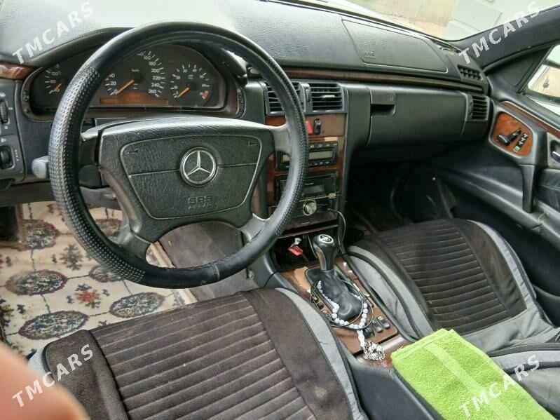 Mercedes-Benz E320 1996 - 95 000 TMT - Мары - img 1