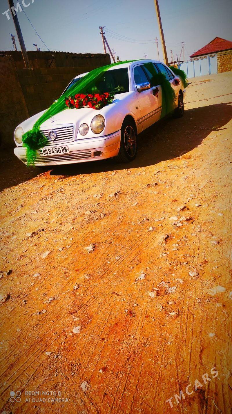 Mercedes-Benz E320 1998 - 75 000 TMT - Balkanabat - img 1