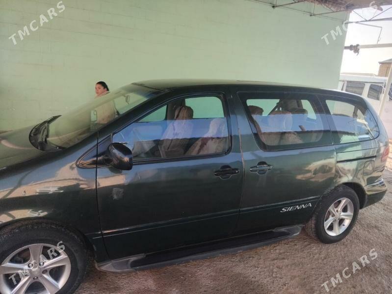 Toyota Sienna 1999 - 138 000 TMT - Мургап - img 1