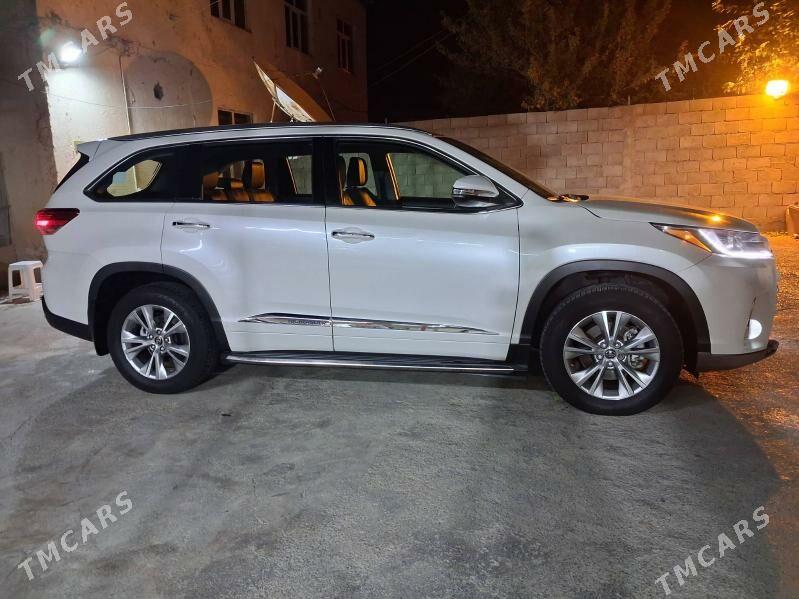 Toyota Highlander 2018 - 480 000 TMT - Ak bugdaý etraby - img 1