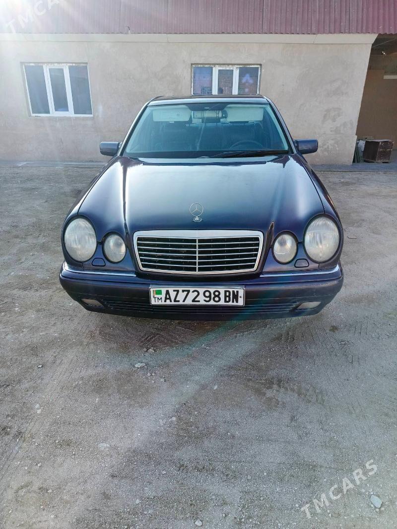 Mercedes-Benz E320 1999 - 89 000 TMT - Гумдаг - img 1