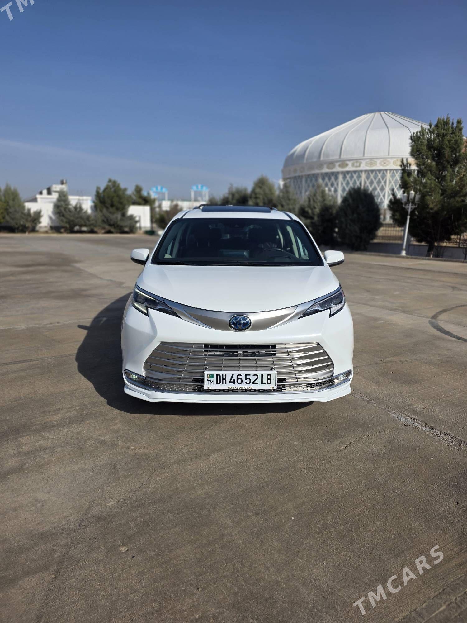 Toyota Sienna 2022 - 600 000 TMT - Туркменабат - img 1