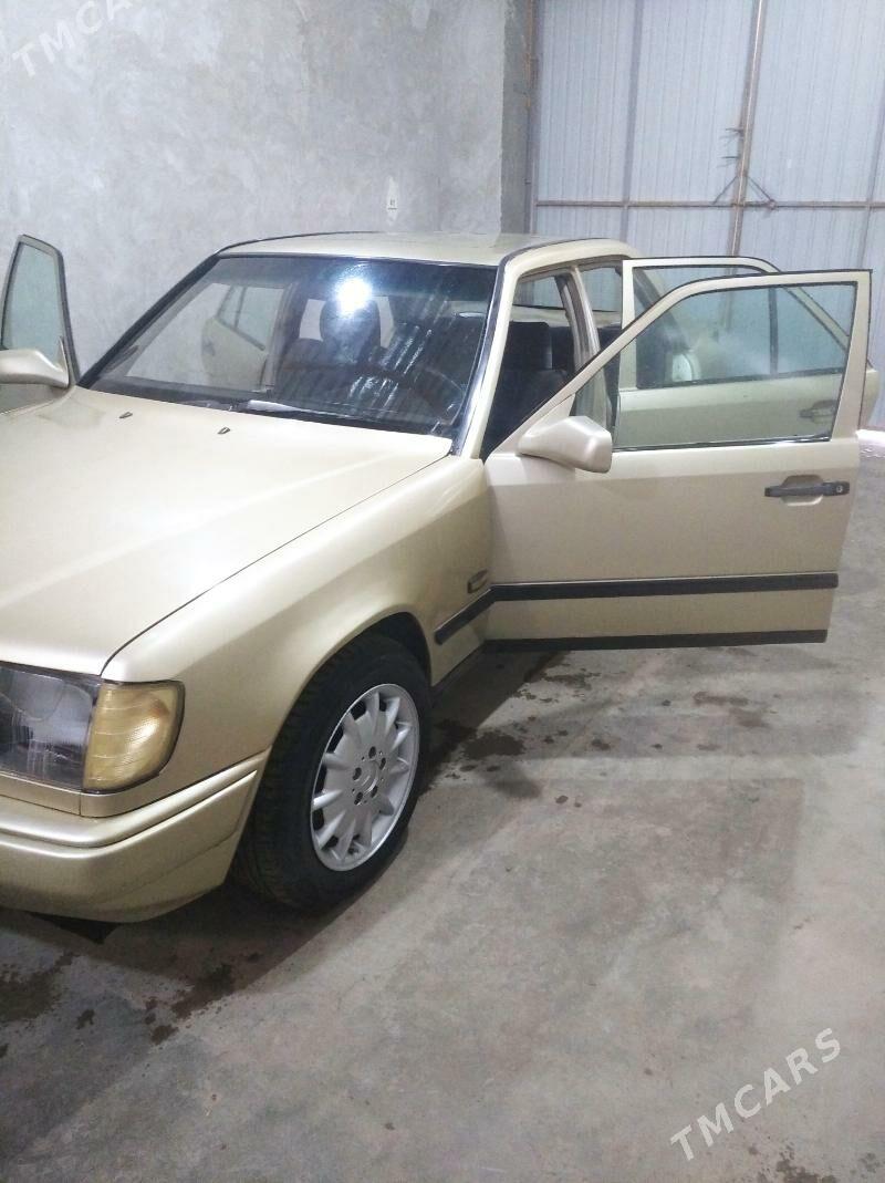 Mercedes-Benz E280 1985 - 46 000 TMT - Boldumsaz - img 1