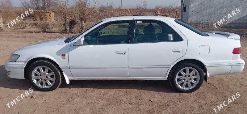 Toyota Camry 2001 - 140 000 TMT - Теджен - img 1
