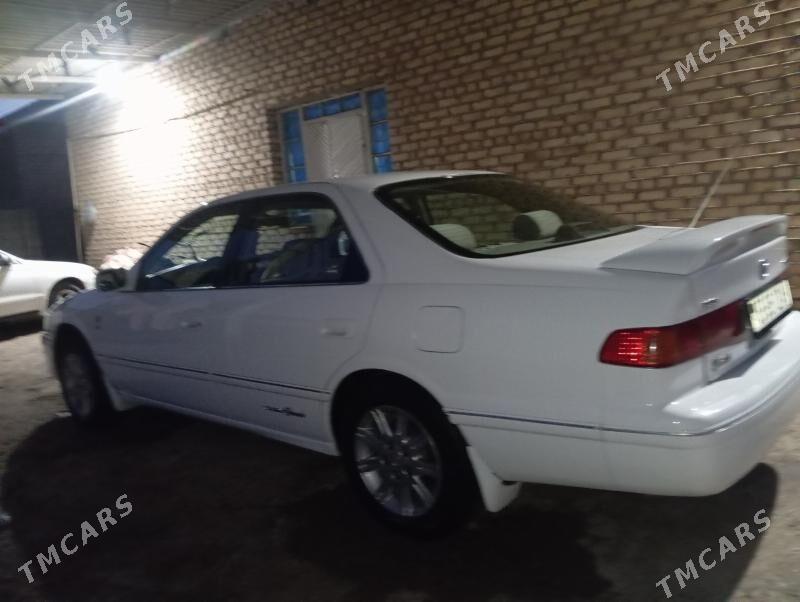 Toyota Camry 1998 - 130 000 TMT - Теджен - img 1