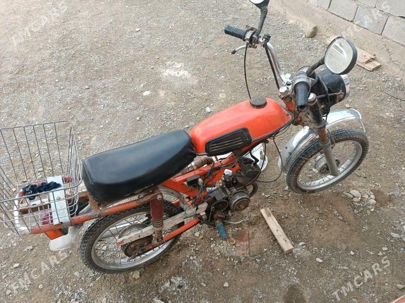 Iž Ýupiter 2016 - 4 000 TMT - Бахарден - img 1