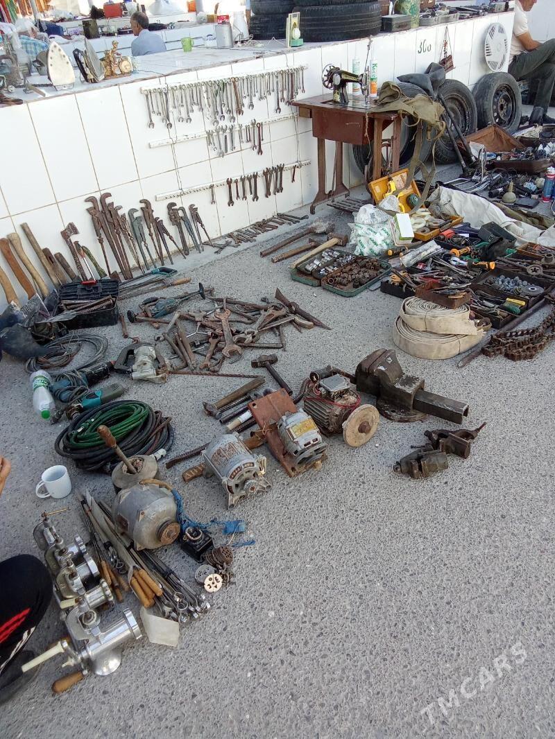 ключи. сьеключи съёмник тиски - Büzmeýin - img 1