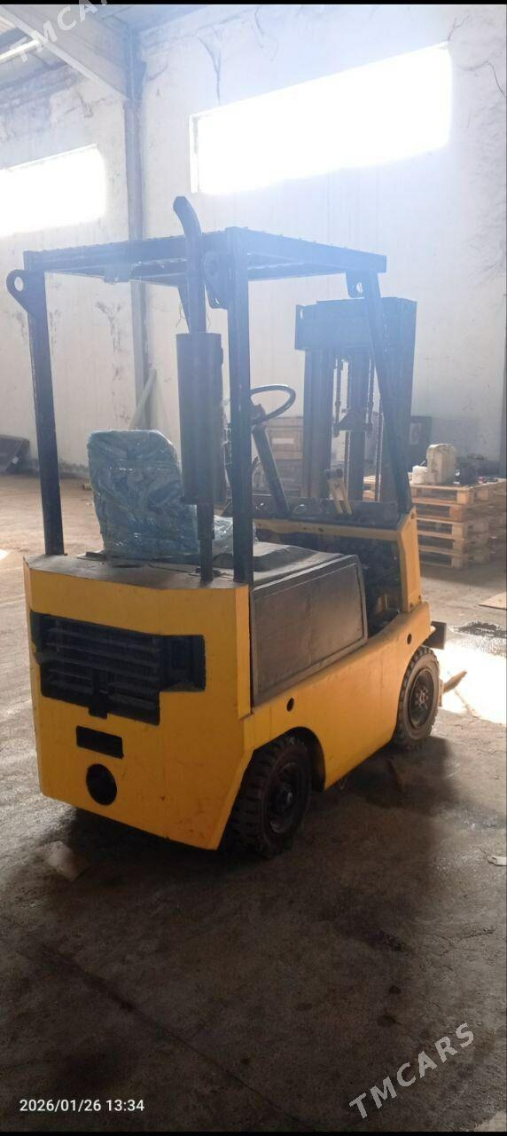 Kara Forklift 1995 - 45 000 TMT - "Altyn Asyr" Gündogar bazary (Jygyllyk) - img 1