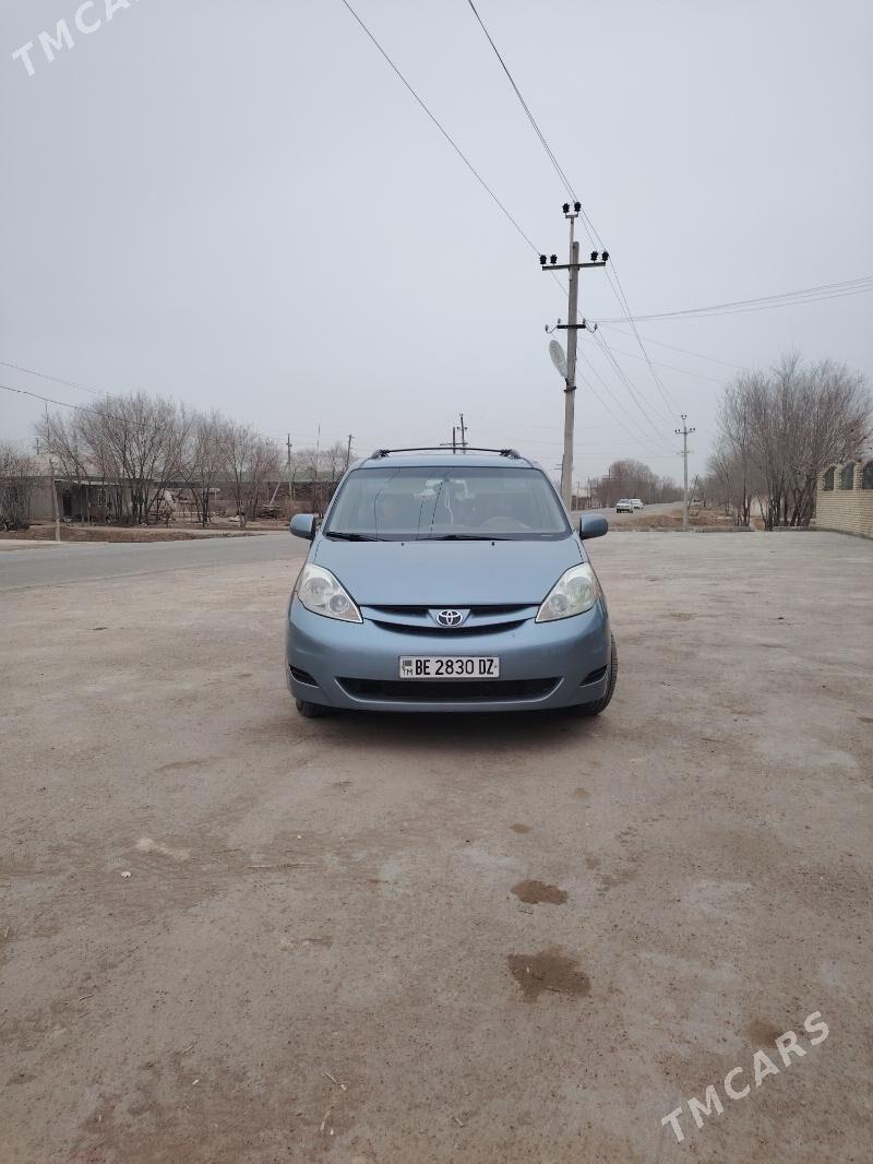 Toyota Sienna 2006 - 230 000 TMT - Gurbansoltan Eje - img 1