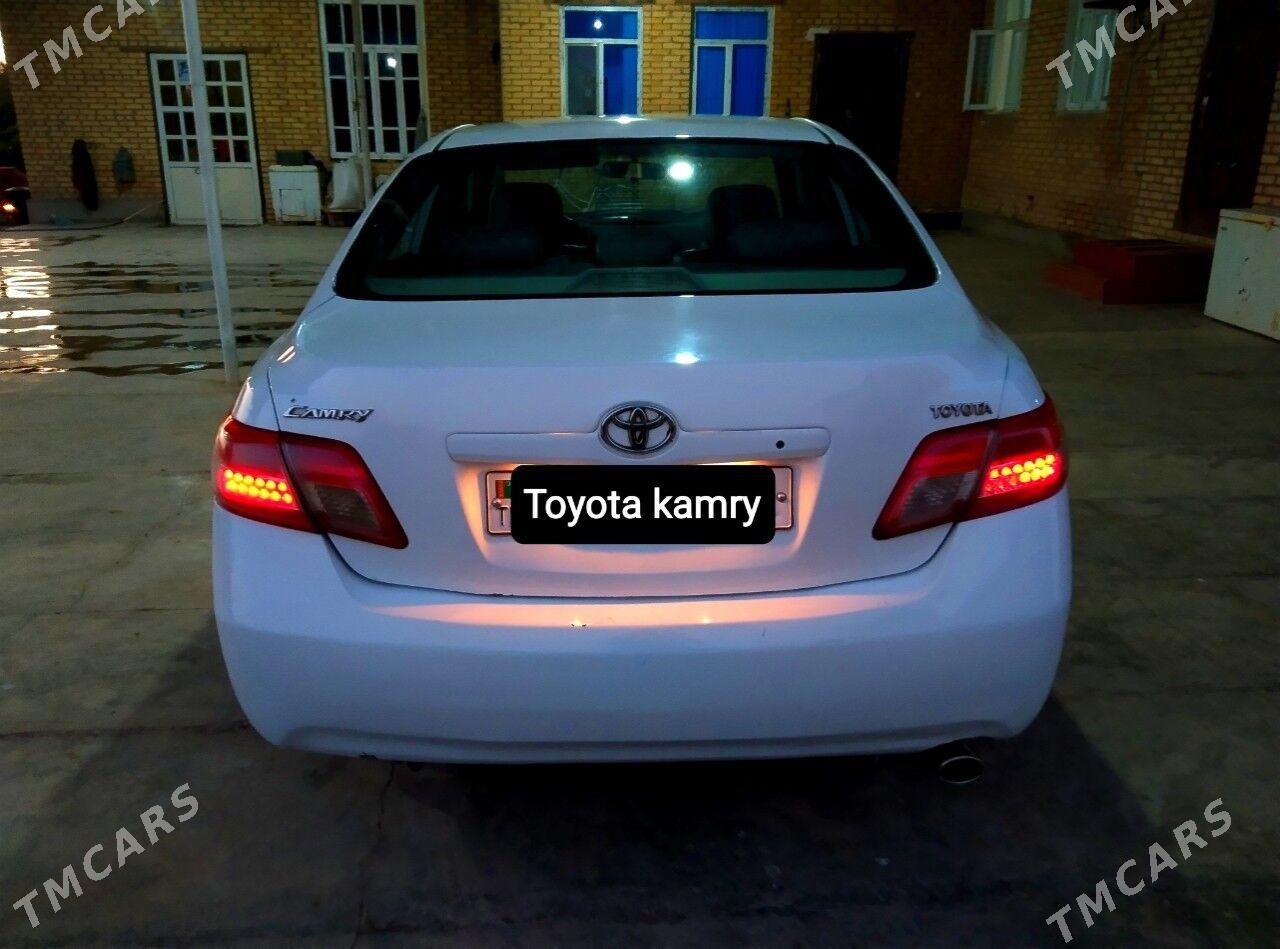 Toyota Camry 2010 - 160 000 TMT - Сакар - img 1