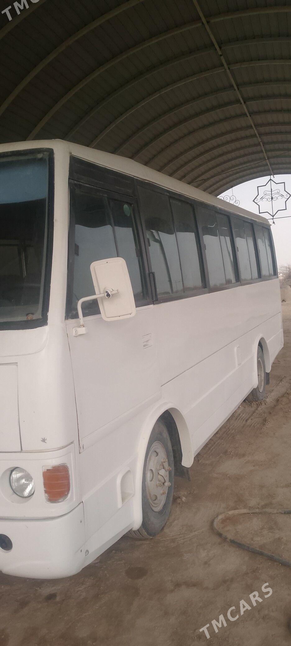 Mitsubishi Rosa 2006 - 160 000 TMT - Достлук - img 1