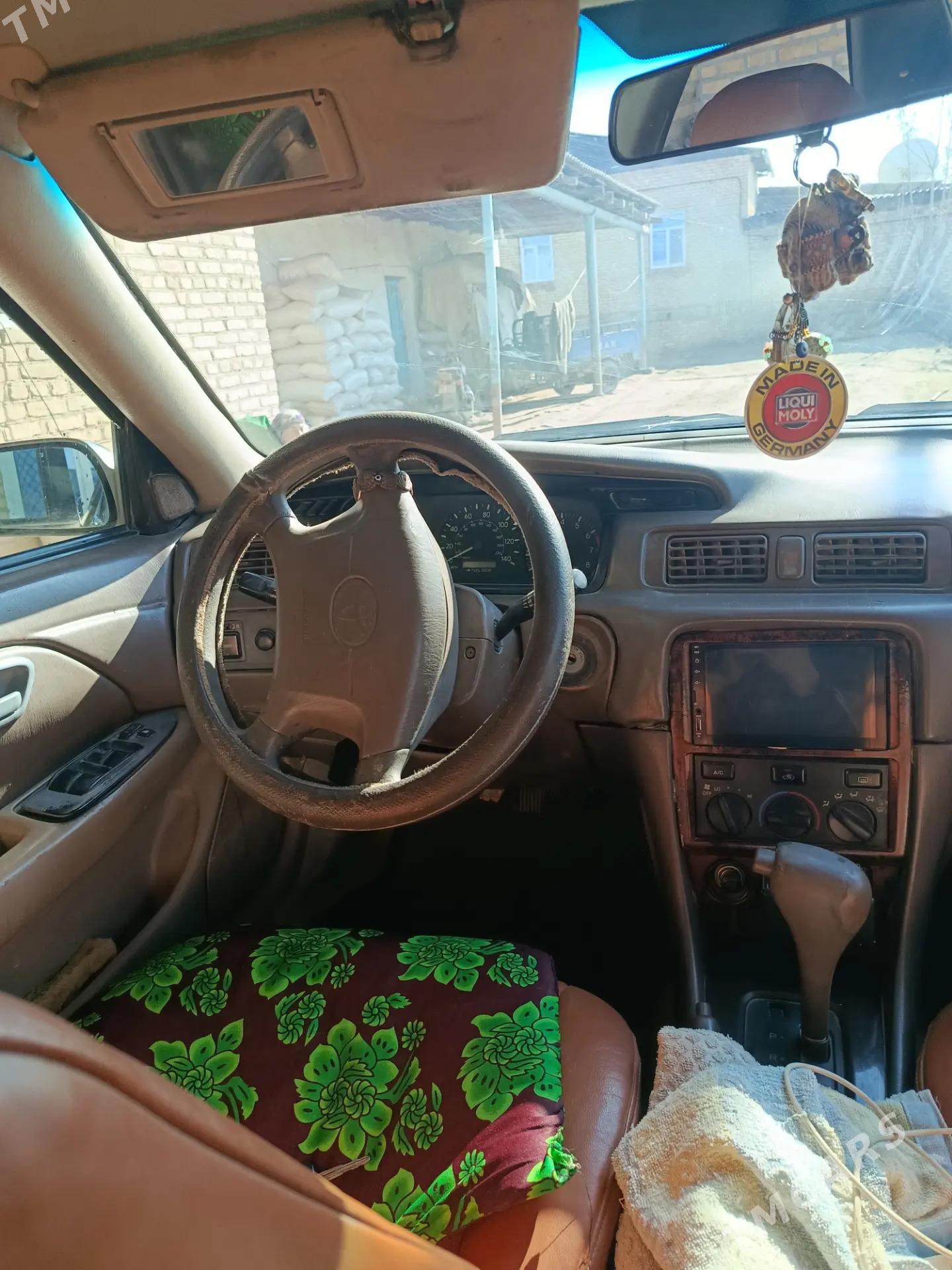 Toyota Camry 2001 - 135 000 TMT - Саят - img 1