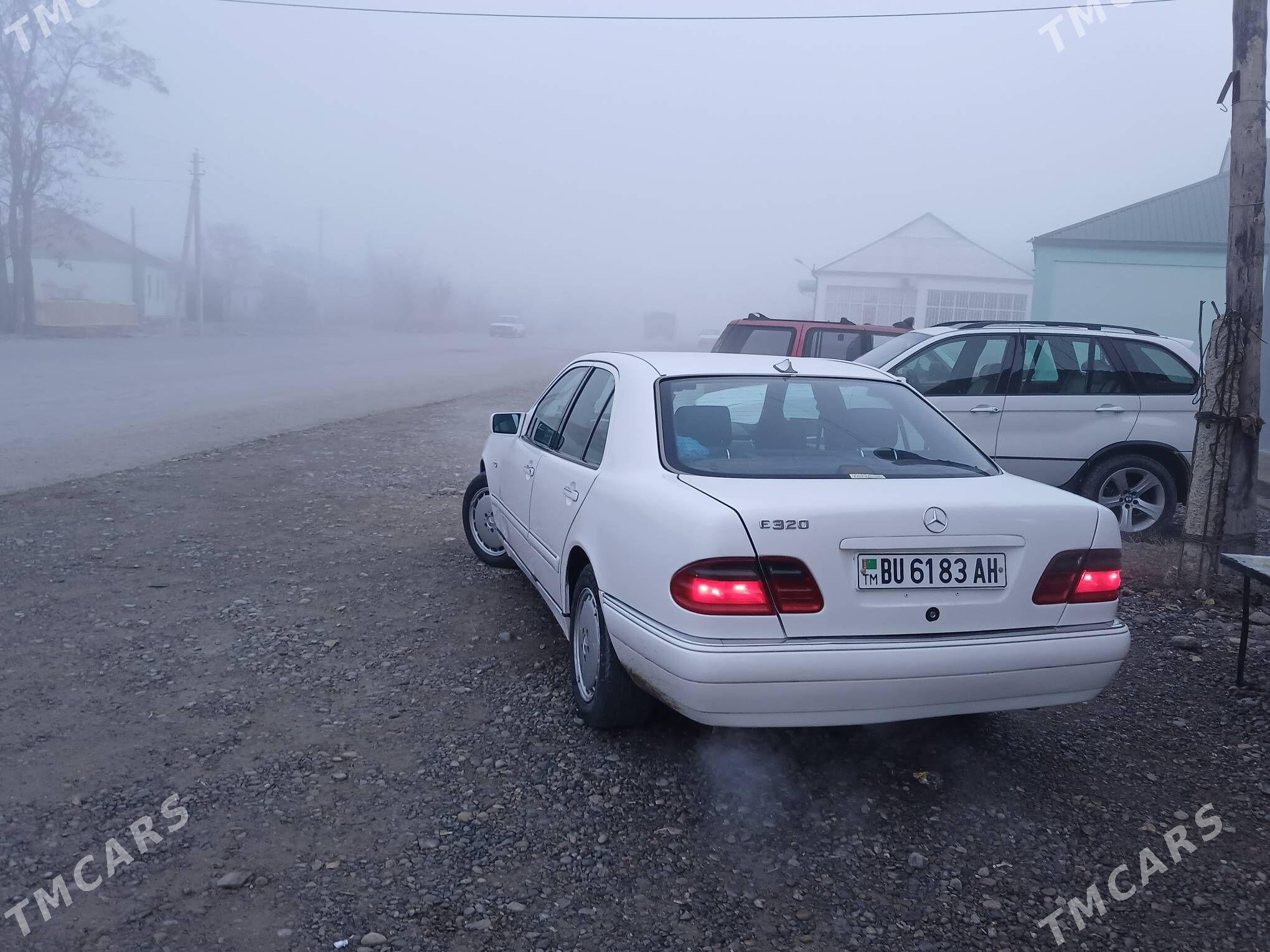 Mercedes-Benz E320 1996 - 80 000 TMT - Kaka - img 1