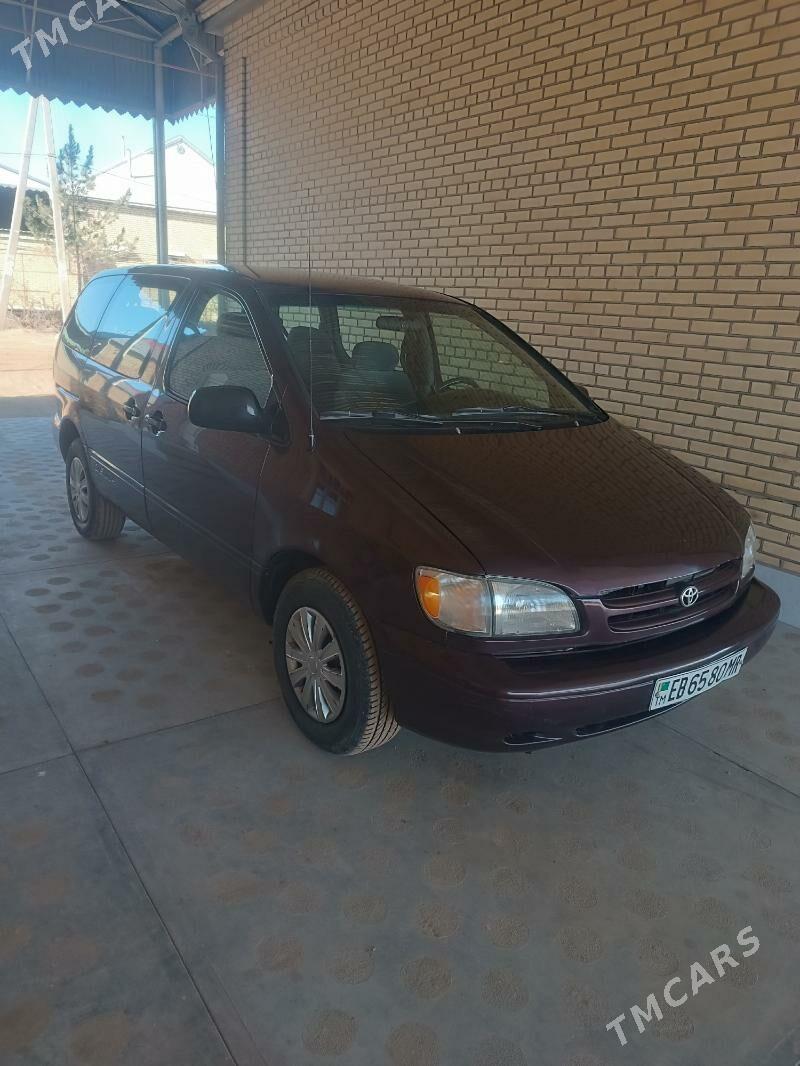 Toyota Sienna 1999 - 160 000 TMT - Мары - img 1