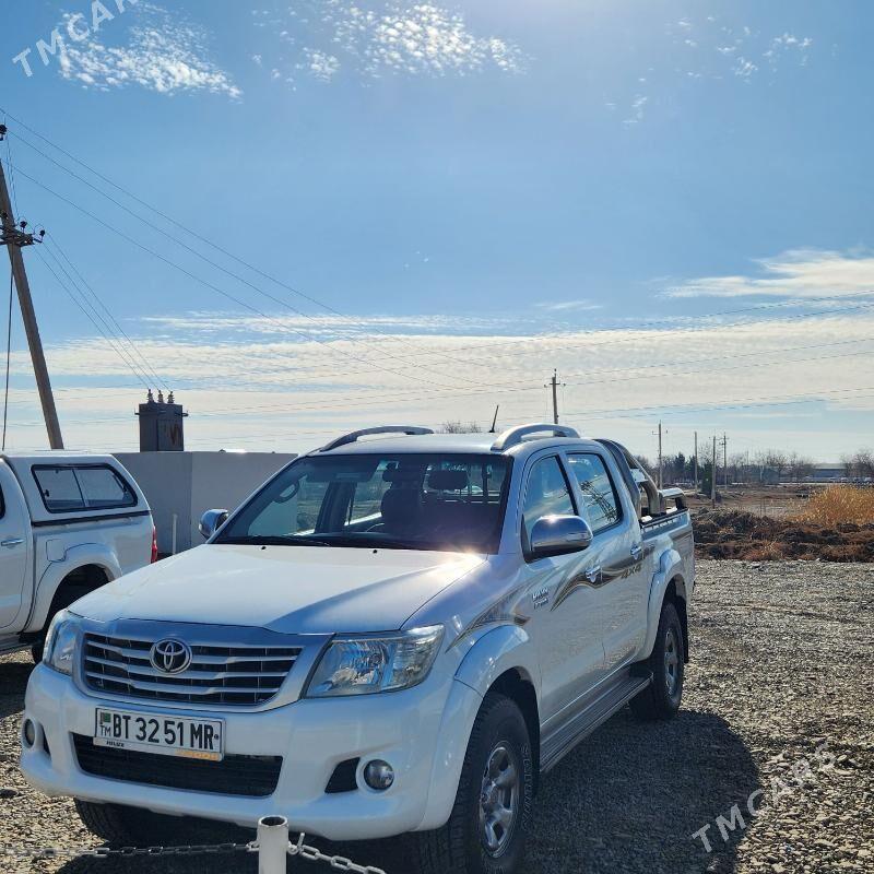 Toyota Hilux 2013 - 420 000 TMT - Мары - img 1
