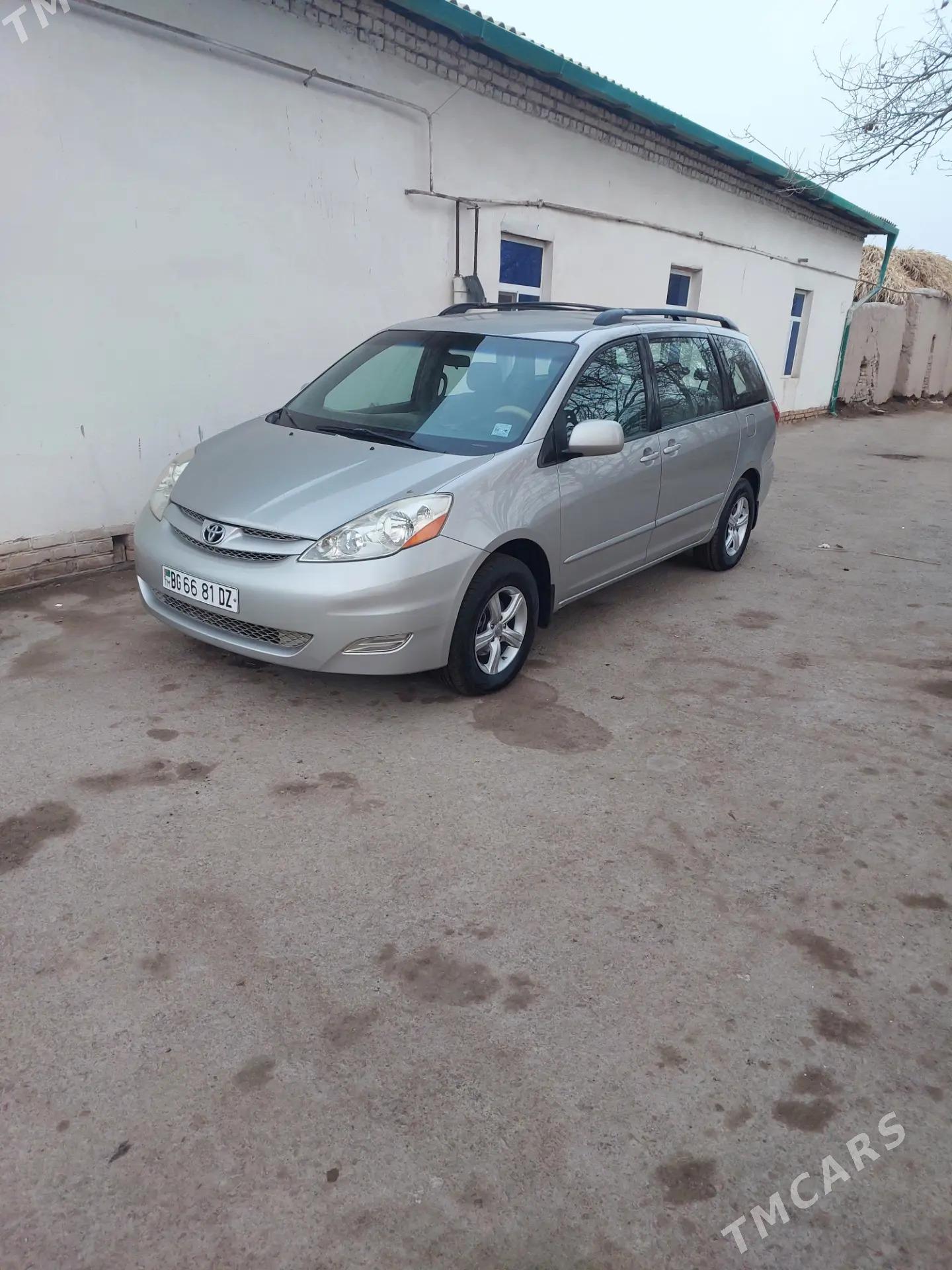 Toyota Sienna 2006 - 290 000 TMT - Дашогуз - img 1