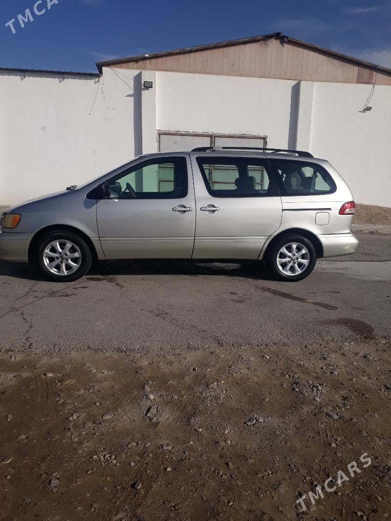 Toyota Sienna 2002 - 160 000 TMT - Балканабат - img 1
