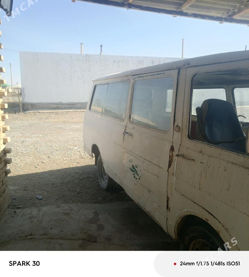 RAF 977 1993 - 6 000 TMT - Kaka - img 1