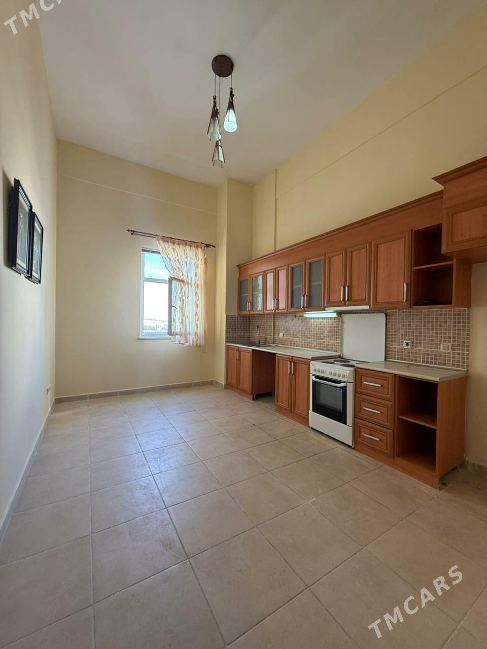 Подвойская элитка Podwoyskiy - Podwoýski köç. (Bitarap Türkmenistan şaýoly) - img 1