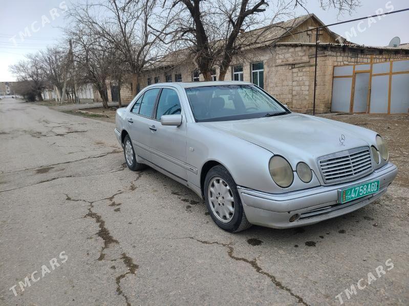 Mercedes-Benz E320 1998 - 100 000 TMT - Gyzylarbat - img 1