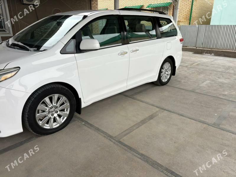 Toyota Sienna 2011 - 320 000 TMT - Мары - img 1