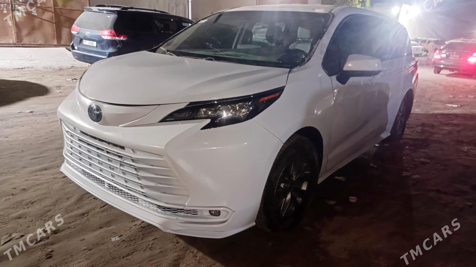 Toyota Sienna 2021 - 300 000 TMT - Мары - img 1