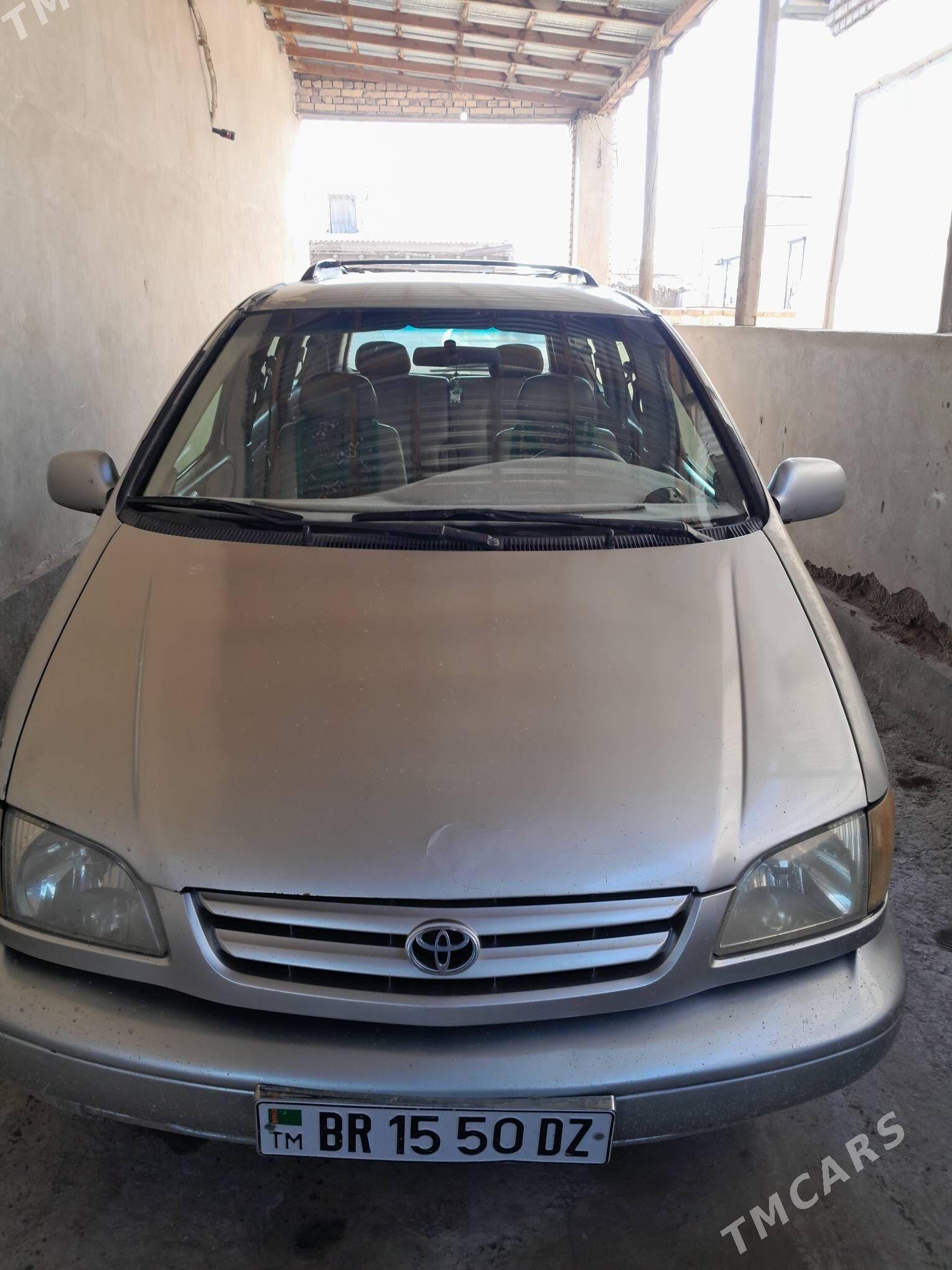 Toyota Sienna 2001 - 150 000 TMT - Гурбансолтан Едже - img 1