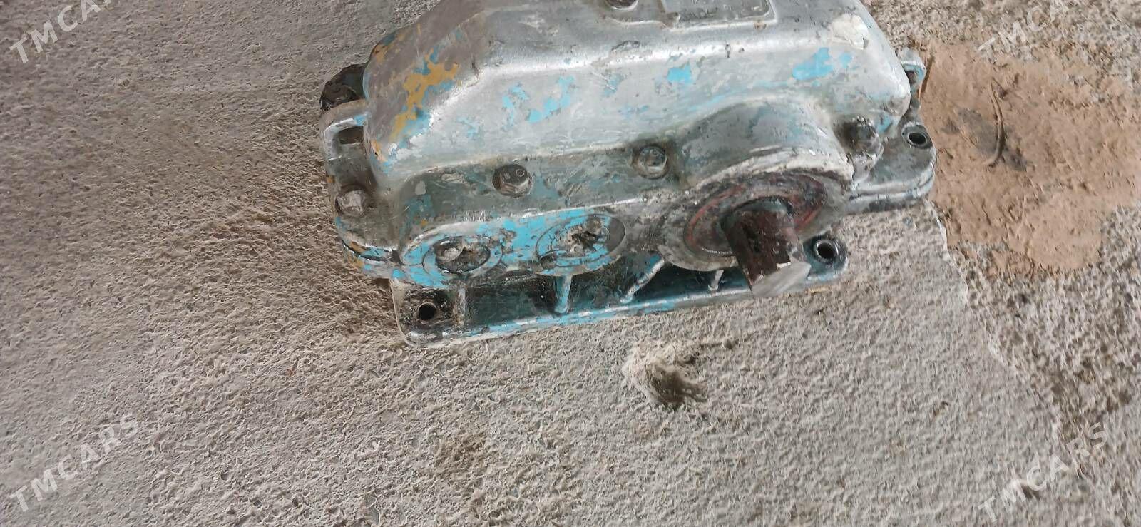 reduktor редуктор 40/1 - Büzmeýin - img 1