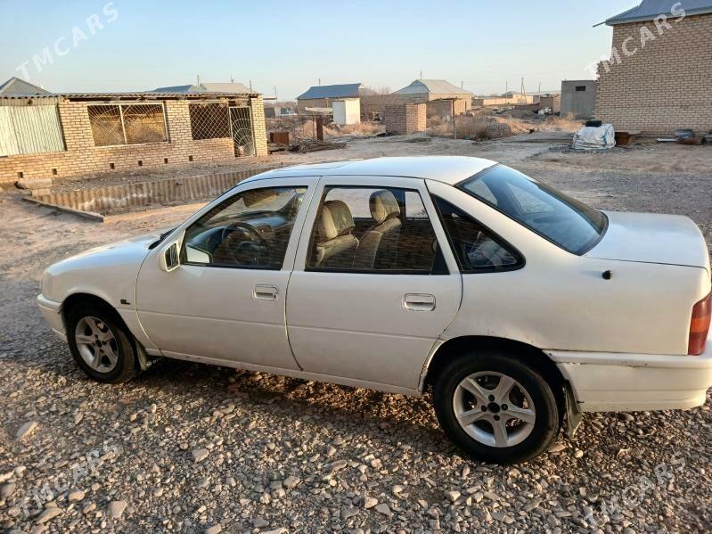 Opel Vectra 1992 - 25 000 TMT - Sarahs - img 1