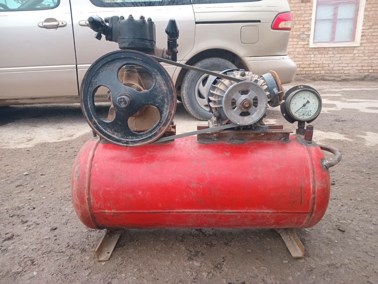 Компрессор 10 000 TMT - Çärjew - img 1