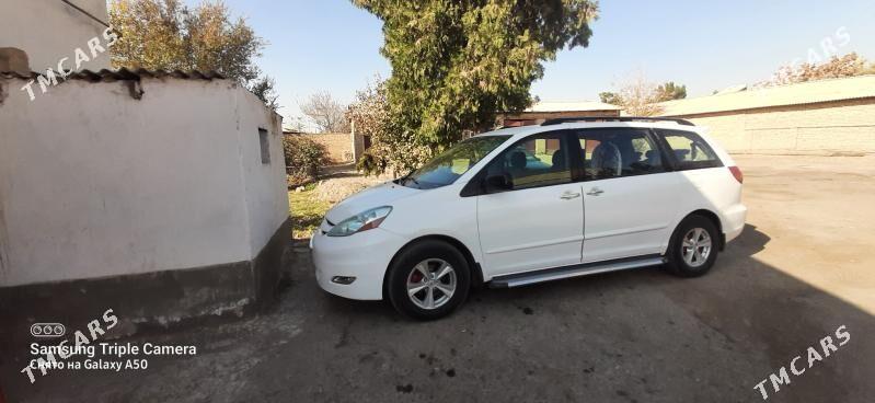 Toyota Sienna 2006 - 220 000 TMT - Дянев - img 1