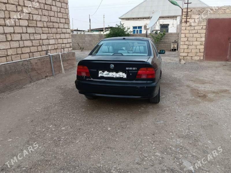 BMW E39 1998 - 100 000 TMT - Балканабат - img 1
