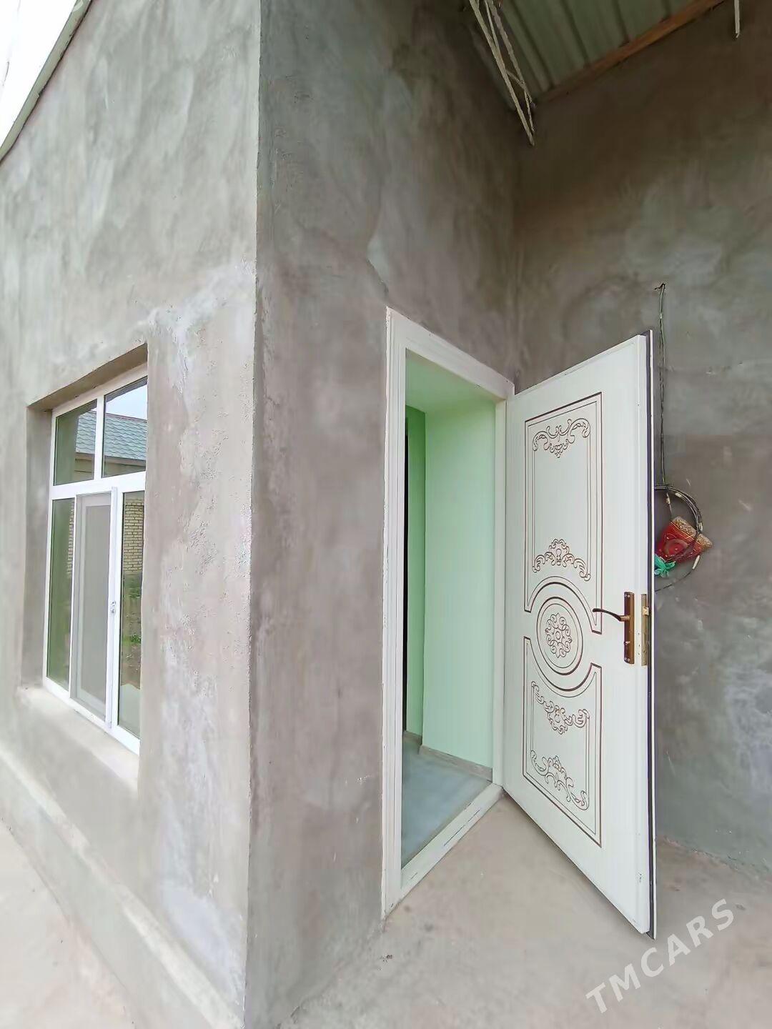 Howly Jay - Mary - img 1