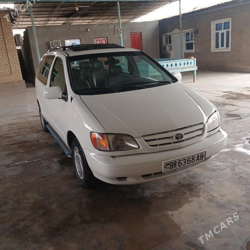 Toyota Sienna 2002 - 230 000 TMT - Теджен - img 1