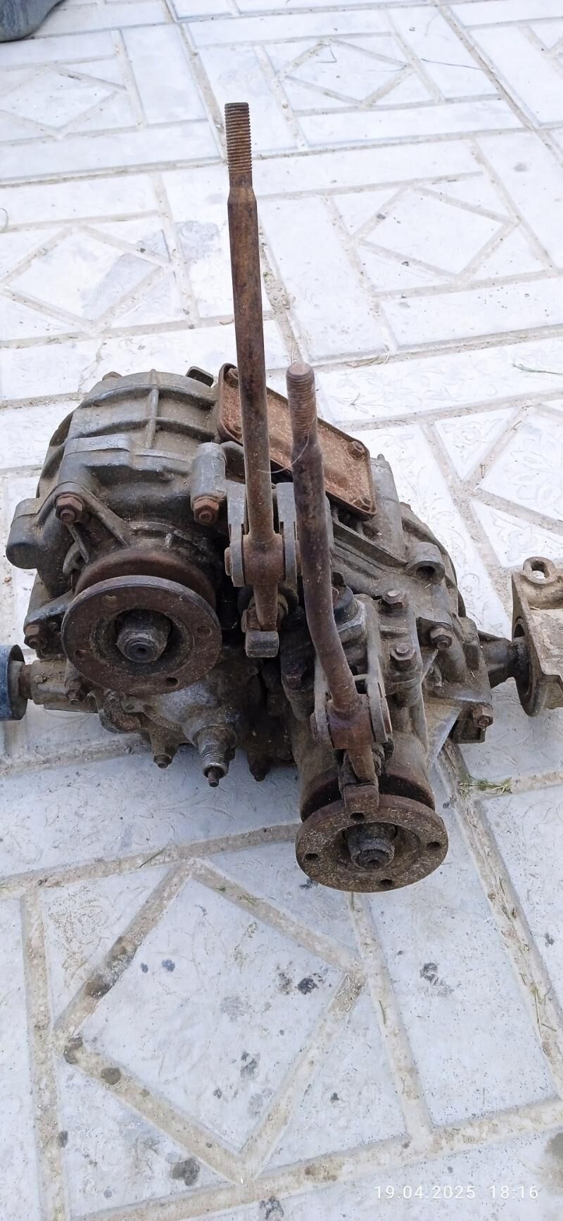 Lada Niva Razdatkasy 1 000 TMT - Бахарден - img 1