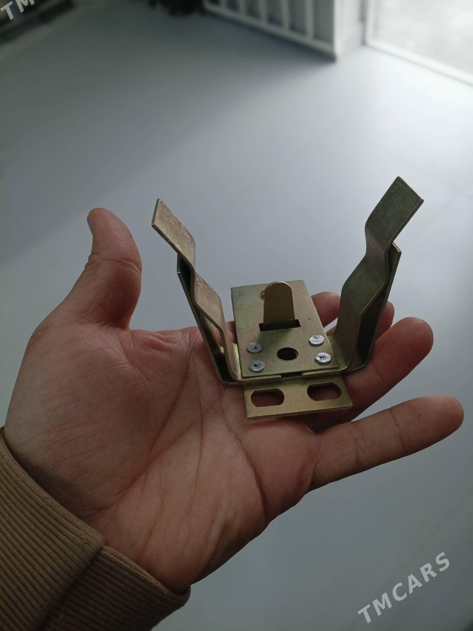 izolyator aporny (gupka) - Garadamak - img 1