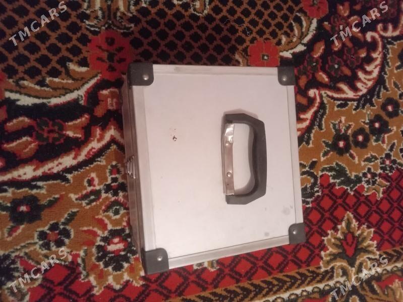 Lazer ureven - Гурбансолтан Едже - img 1