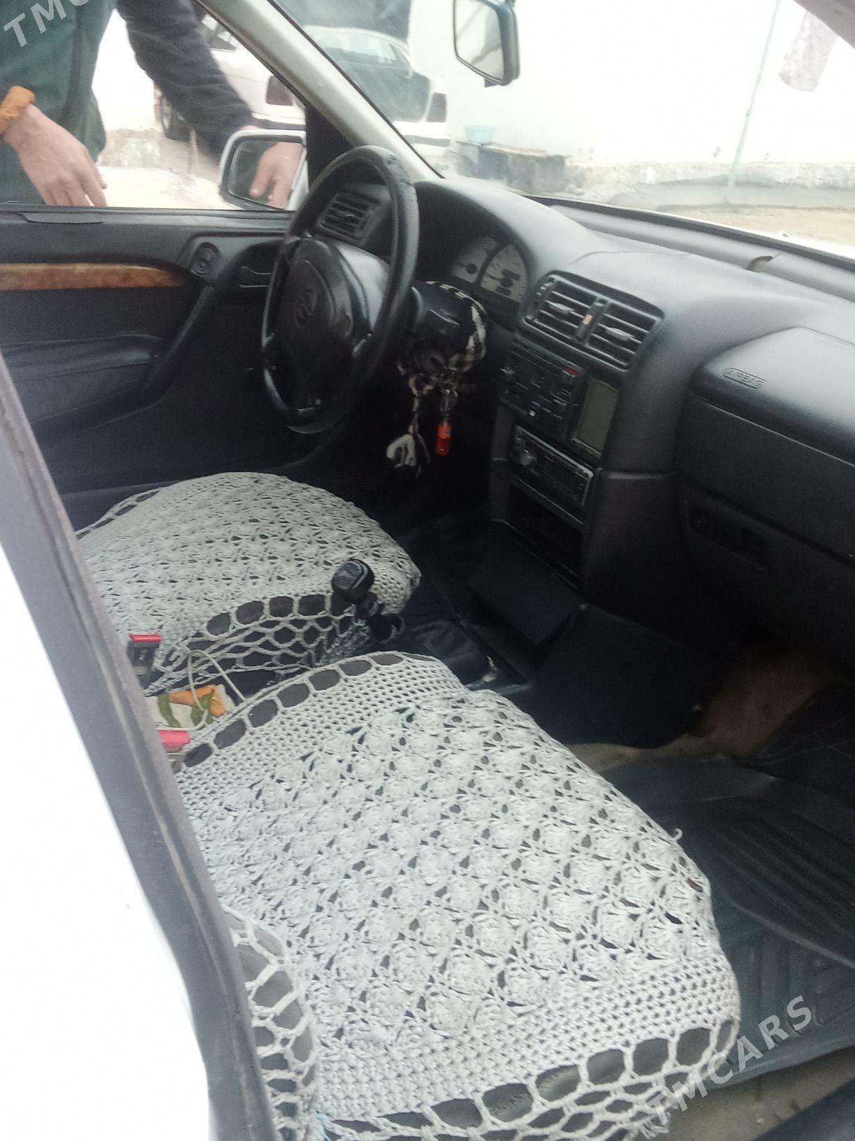 Opel Vectra 1991 - 33 000 TMT - Garadamak - img 1