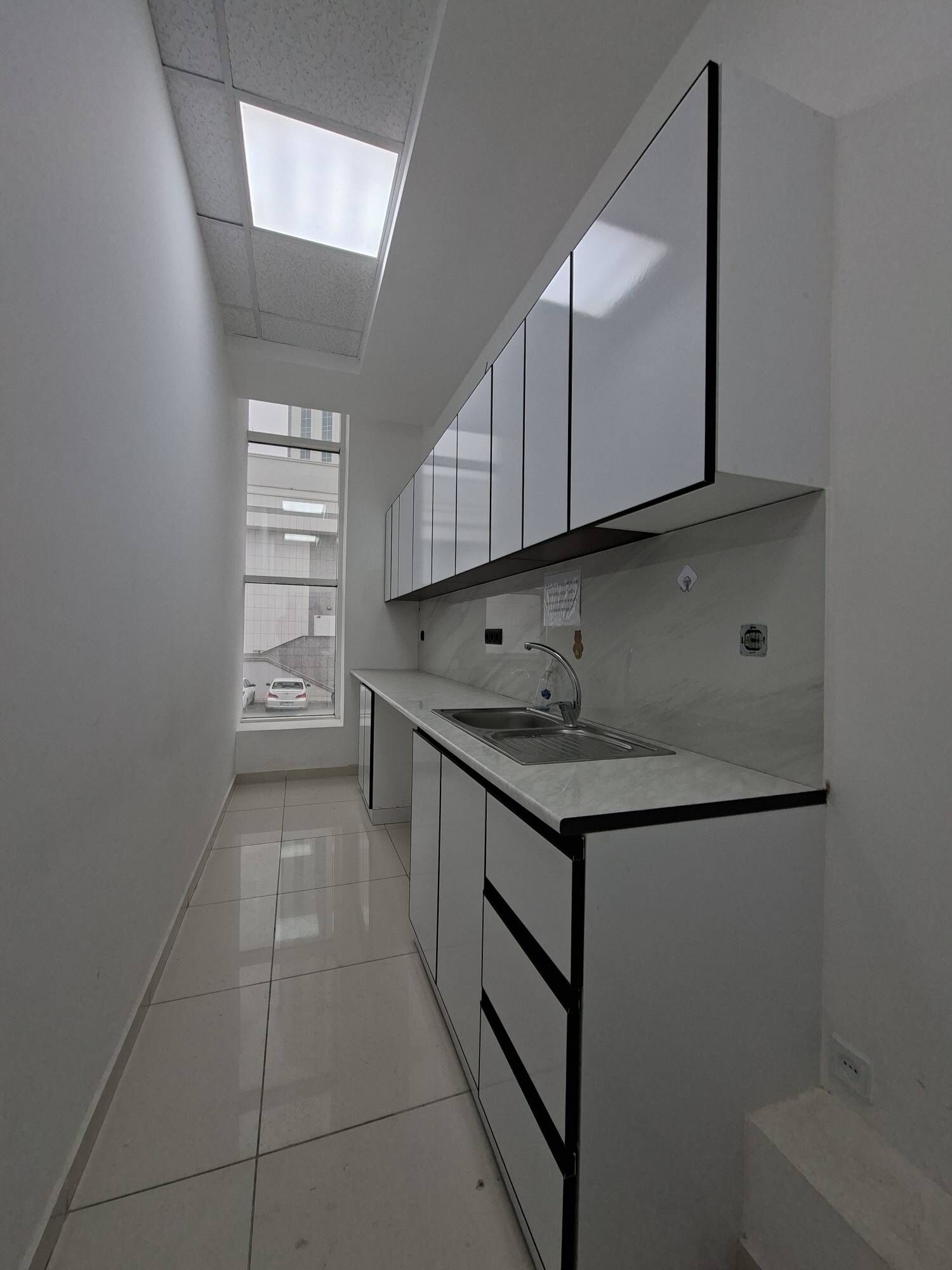 Arenda Ofis Cehow 1etaž. 250m² - Çehow köç. (A.Nyýazow şaýoly) - img 1