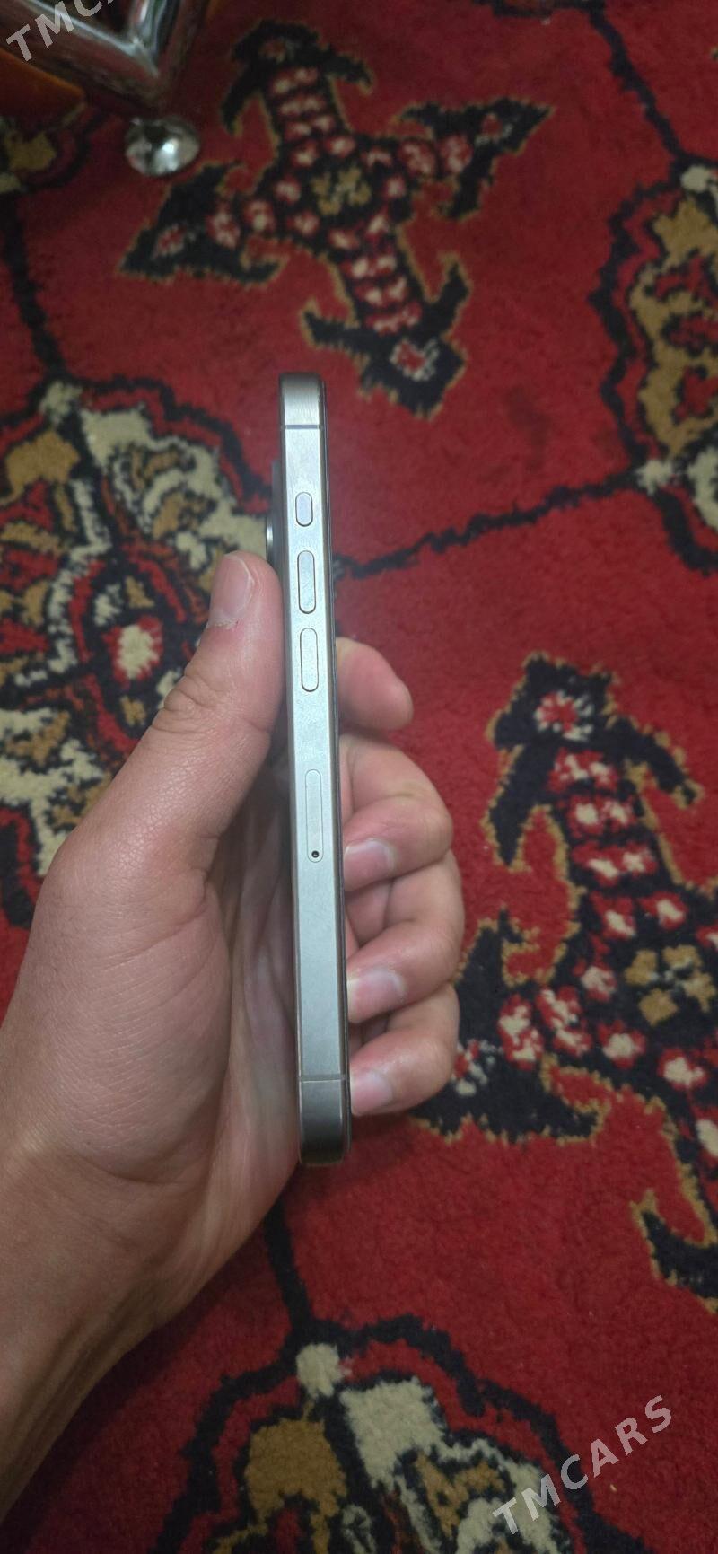 Iphone 15 oro - Mary - img 1