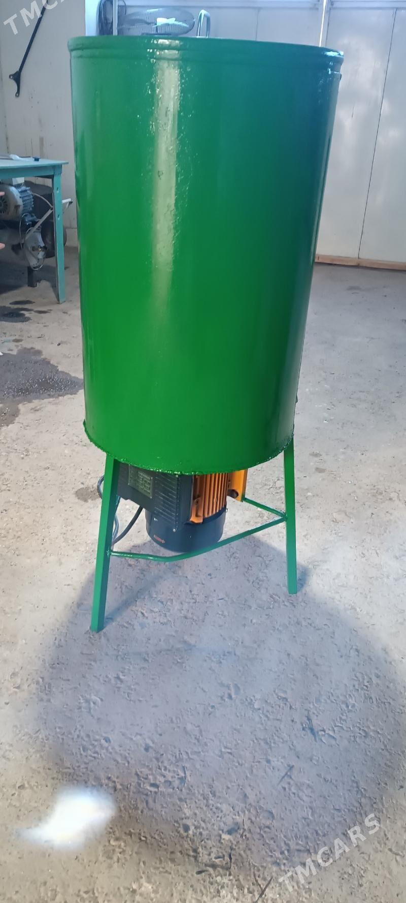 OT UWEYAN STANOK - Мургап - img 1